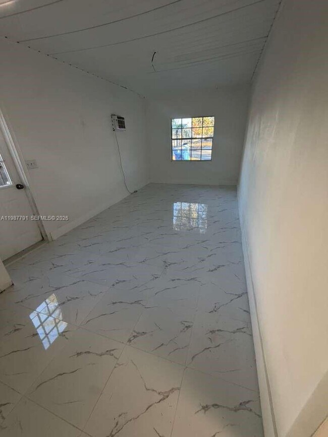 Building Photo - 4030 School Cir