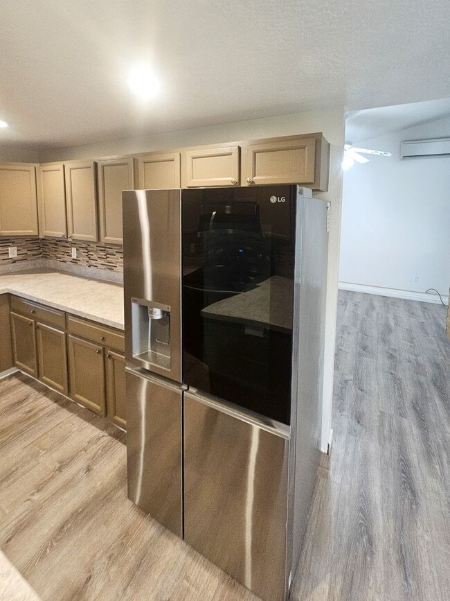 Building Photo - 599 Page Ct