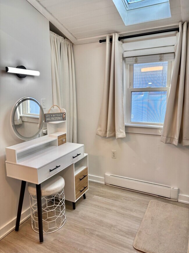 Building Photo - 11 Mohawk Trail