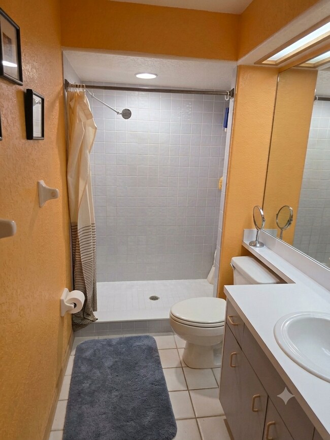 Building Photo - 10300 Woodland Waters Blvd