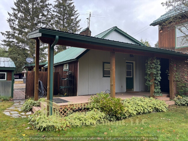 Building Photo - 1601 Main St