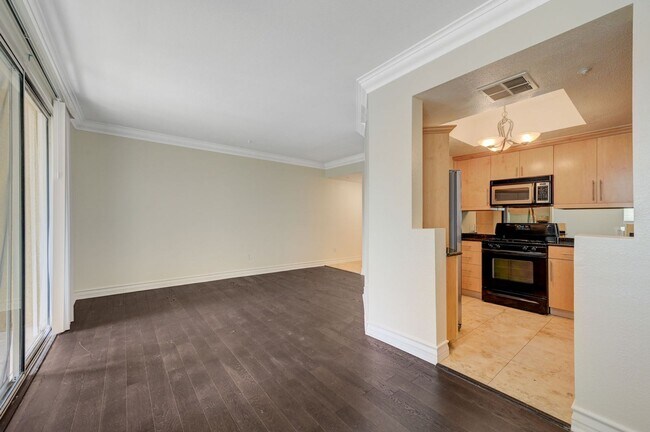 Building Photo - 270 E Flamingo Rd