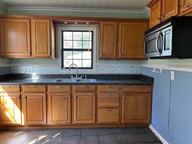 Building Photo - 3318 Sherwood Ln