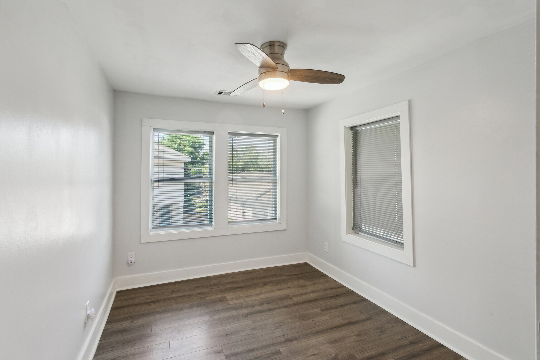 Building Photo - 502 W 48th St