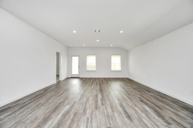 Building Photo - 8519 Swenson Ln