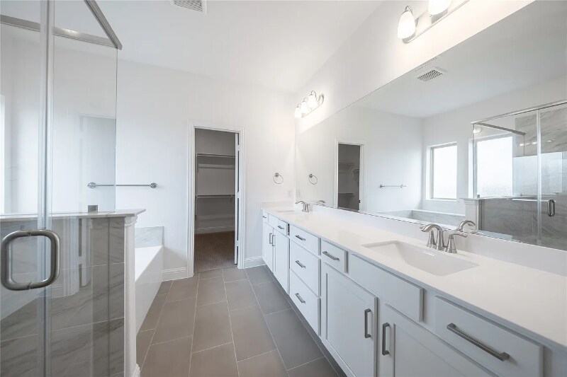 Building Photo - 2420 Bernham Dr