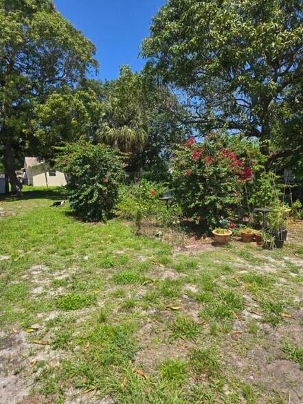 Building Photo - 1126 19th Ave N