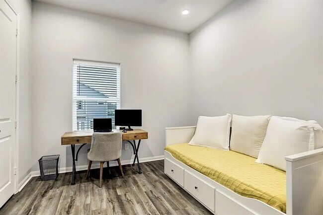 Building Photo - 4906 Paradigm Ln