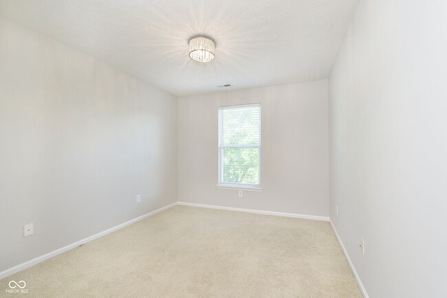 Building Photo - 8333 Clayhurst Dr
