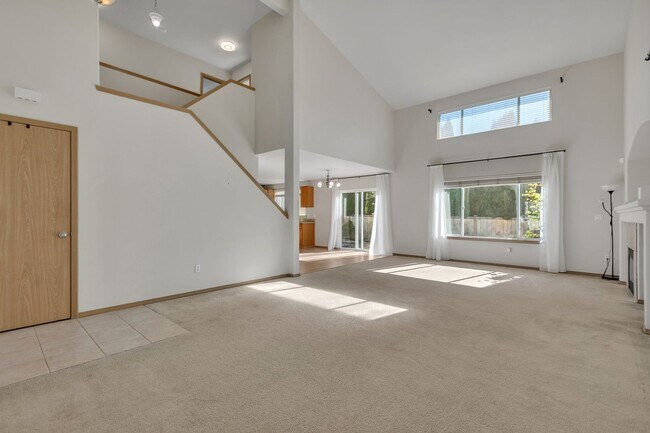 Building Photo - Beautiful Gated Home in Puyallup