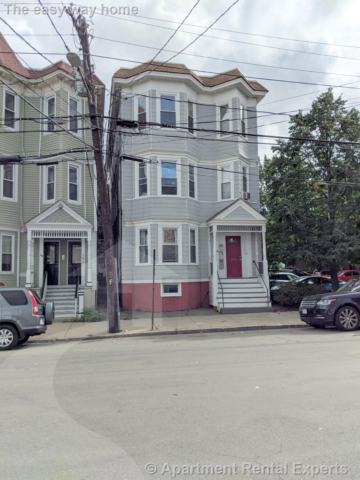 Building Photo - 392 Washington St