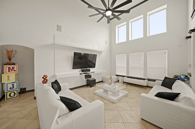 Building Photo - 249 Castlegate Ln