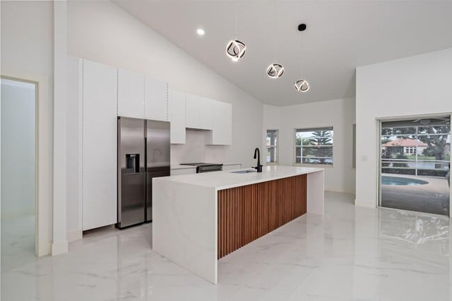 Building Photo - Heatherwood Lake Front Pool Home in St. Lucie West