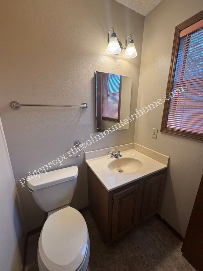 Building Photo - Post Oak Home