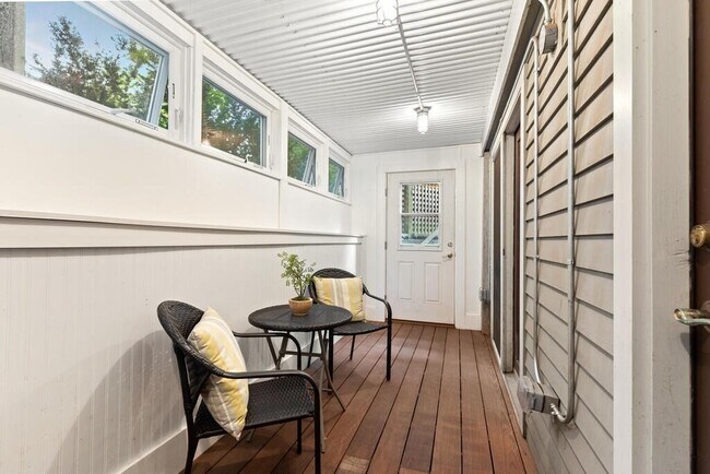 Building Photo - 49B Dana St