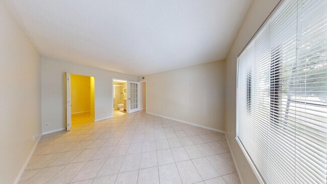 Building Photo - 1015 Green Pine Blvd