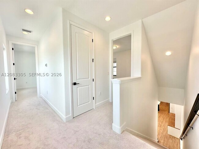 Building Photo - 8436 Lyside Dr