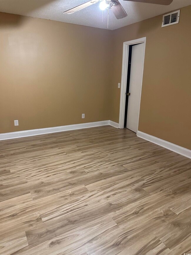 Building Photo - 405 Cambridge Cir