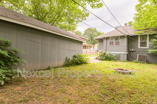 Building Photo - 2004 Walker Ave