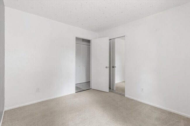 Building Photo - Charming 3 beds 2 baths in Centennial! Own...