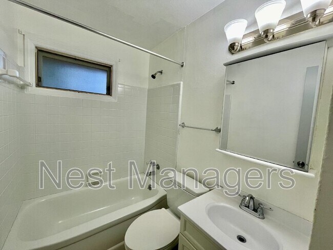 Building Photo - 3522 Thomas Dr