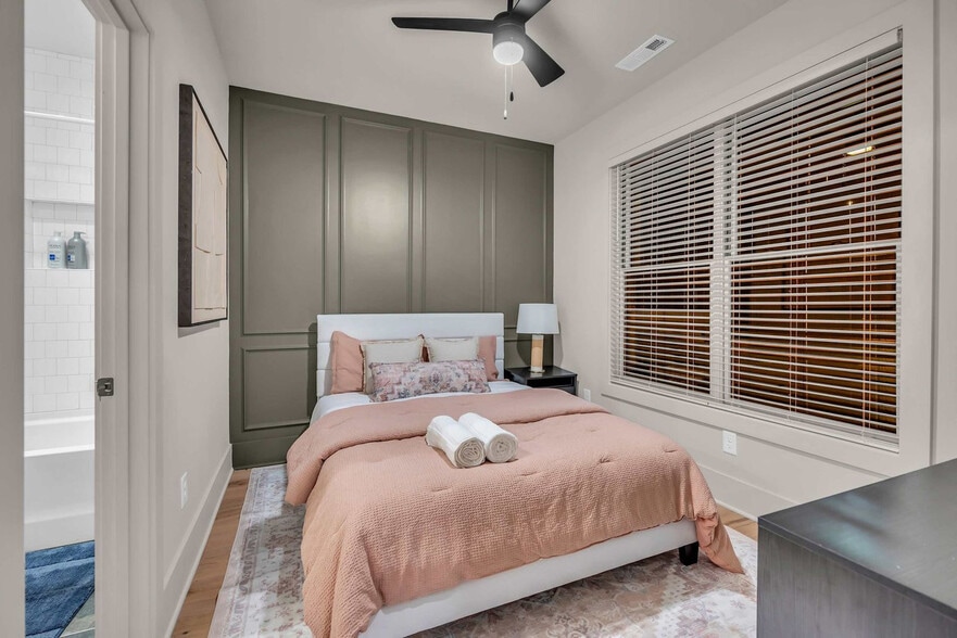 Building Photo - 1701 Portland Ave