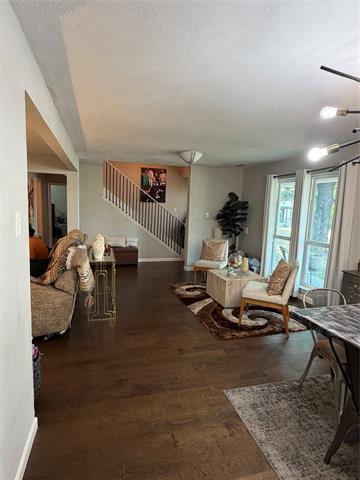 Building Photo - 8044 Woodhue Cir