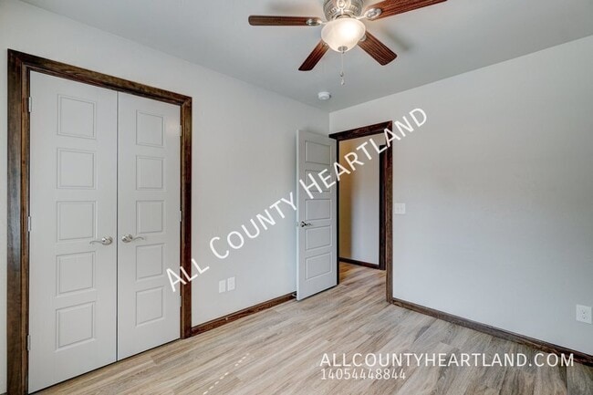 Building Photo - 211 E Forster Ln