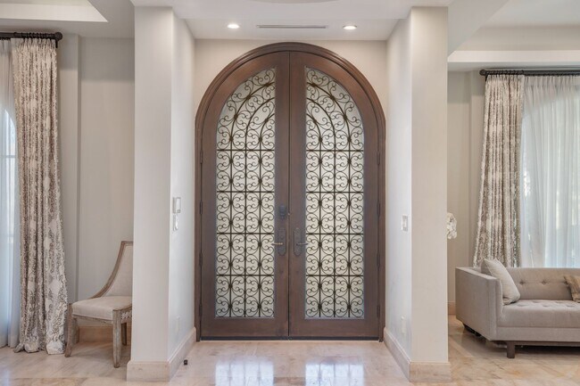 Building Photo - Beverly Hills Luxury Villa with Resort-Style Pool & Spa