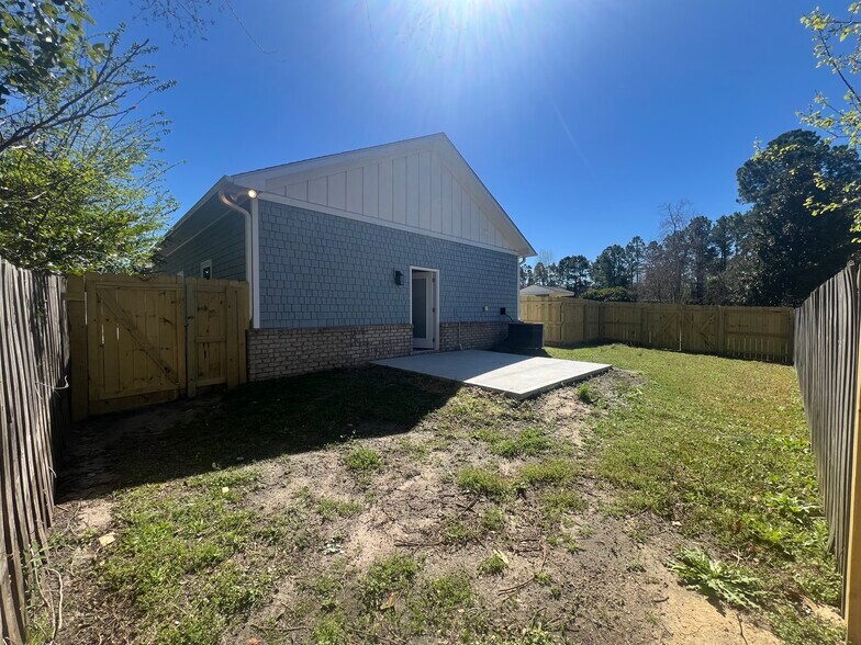 Building Photo - 621 Hadley Ct