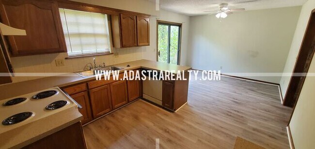 Building Photo - Affordable Duplex in Blue Valley School District-Available NOW!!
