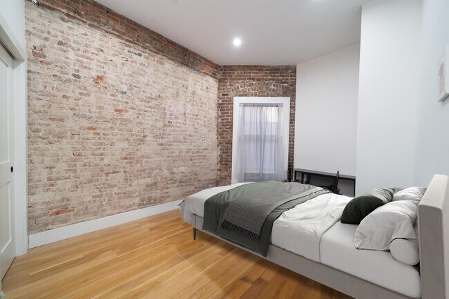 Building Photo - 27 Corbin Ave