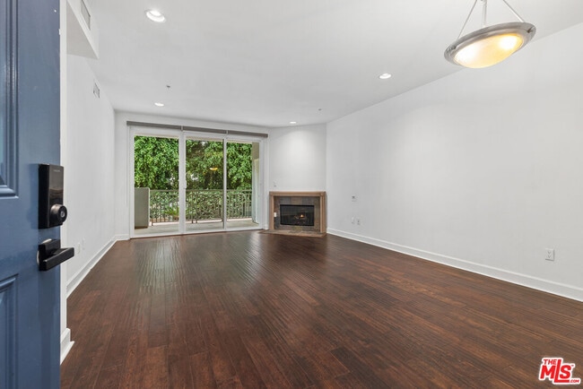 Building Photo - 6038 Carlton Way