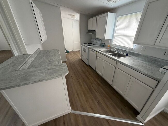 Building Photo - 3 Bed/2 Bath Mobile Home