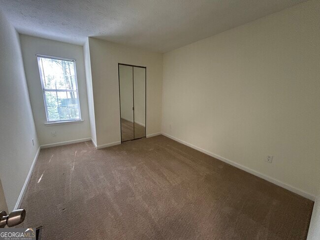 Building Photo - 745 Country Manor Way