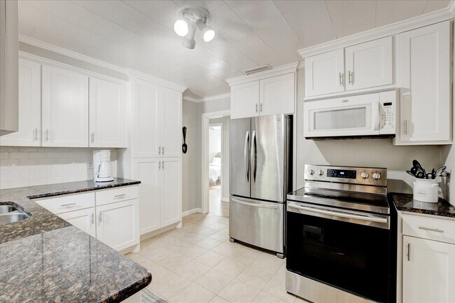 Building Photo - 3524 Corto Ave