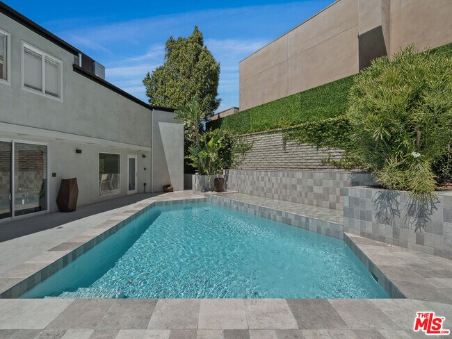 Building Photo - 8460 Cole Crest Dr