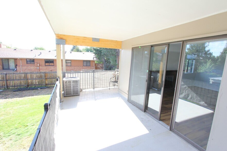 Building Photo - 600 Manhattan Dr