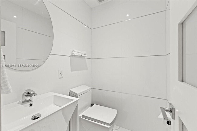 Building Photo - 12930 Oleander Rd