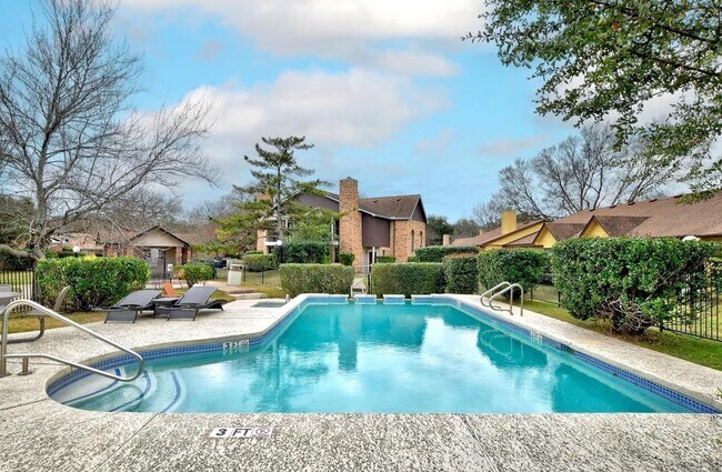 Building Photo - 1601 Faro Dr