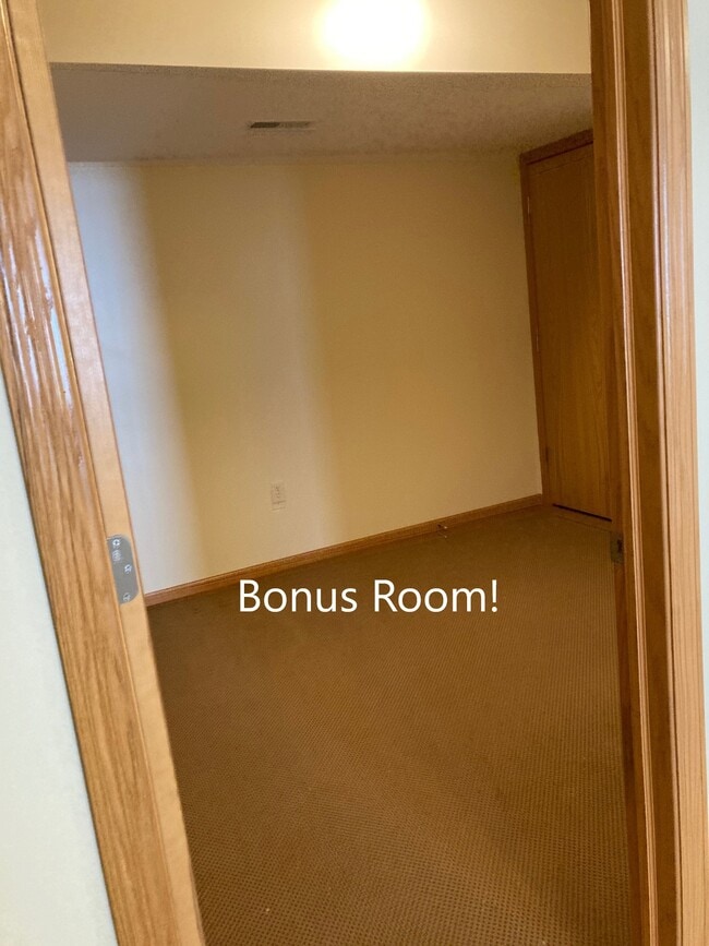 Building Photo - 3119 Clearwater Ridge Dr