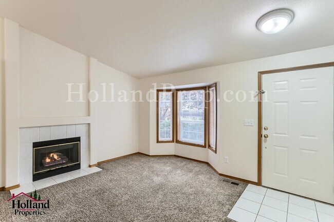 Building Photo - Lovely 3-Bedroom Hillsboro Home with A/C!