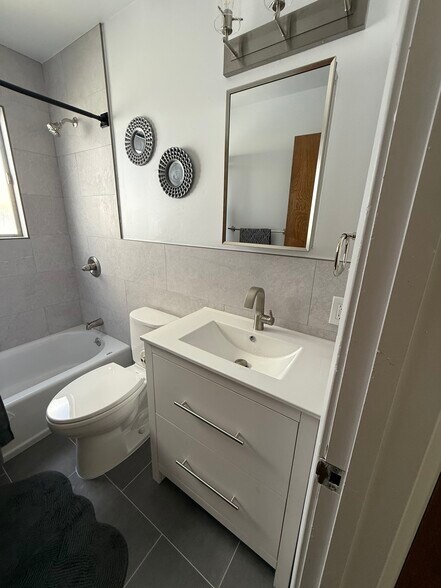 Building Photo - 750 Bacon St