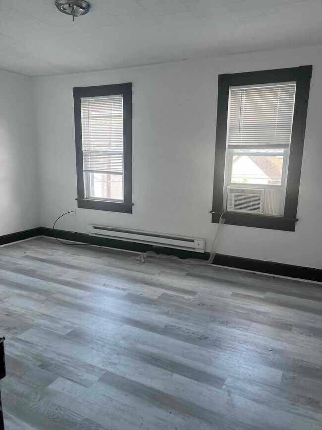 Building Photo - 633 S Blakely St