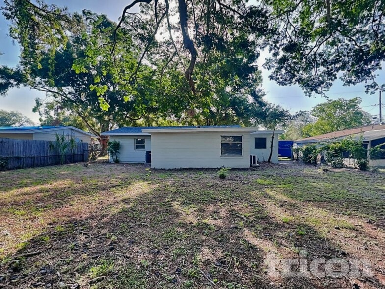 Building Photo - 10916 N 14th St