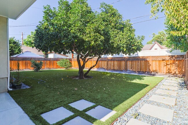 Building Photo - Amazing 4-bedroom + 3-bathroom house in Ma...