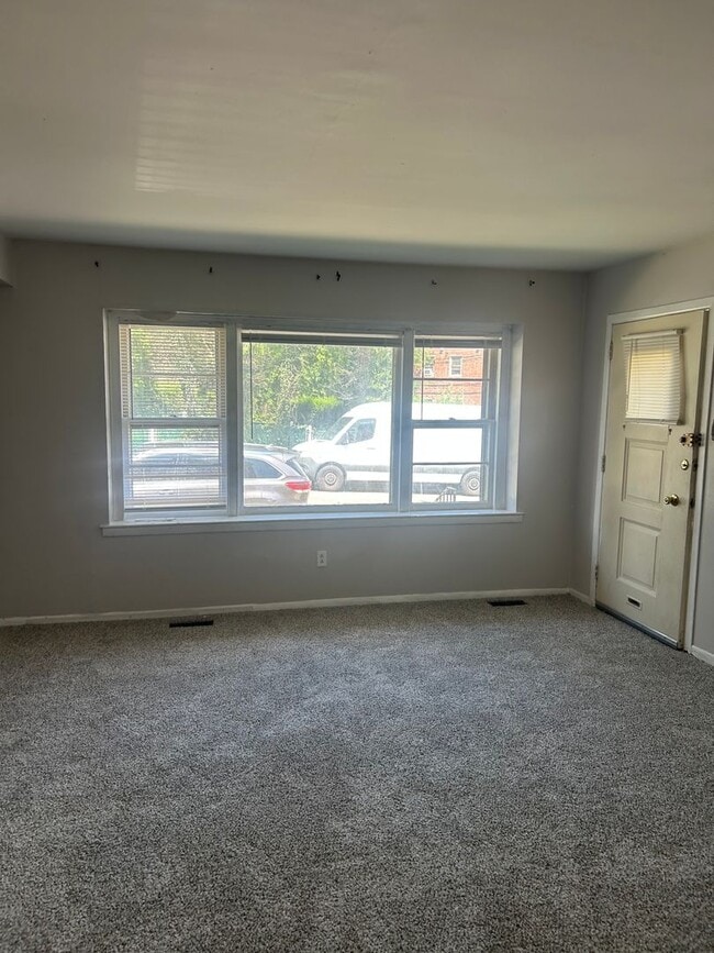 Building Photo - 538 Lawler St