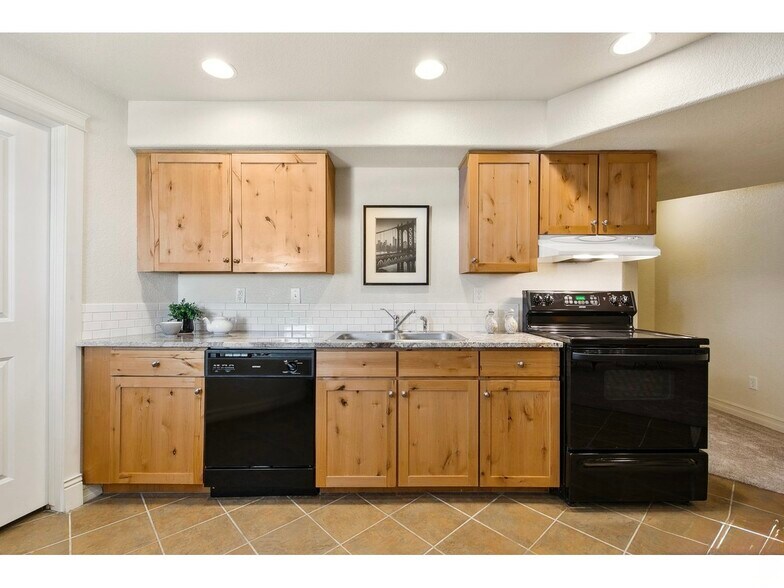 kitchen - 1005 Laporte Ave