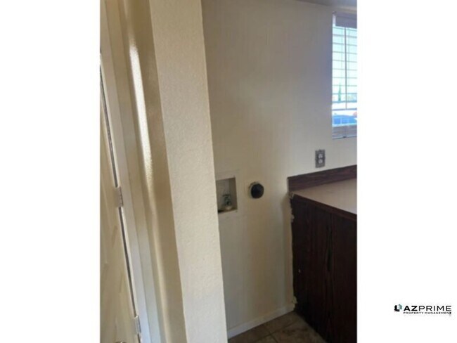 Building Photo - 4307 Ave Palermo