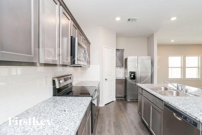Building Photo - 800 Saddle Horn Way